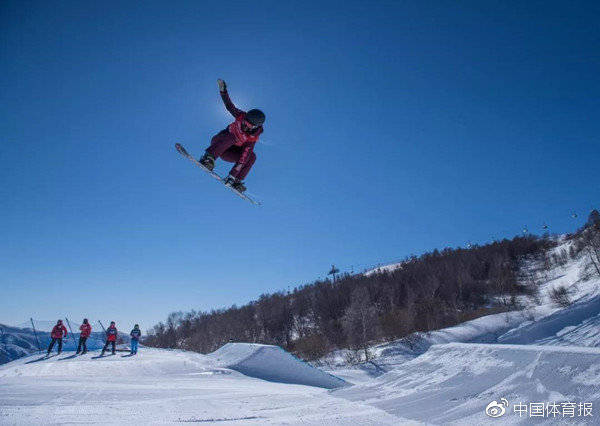 澳瑞特给您讲“二青会”——单板滑雪