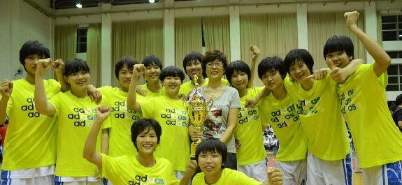 2015海南省中学生篮球落幕：海中、一中分获男女组冠军