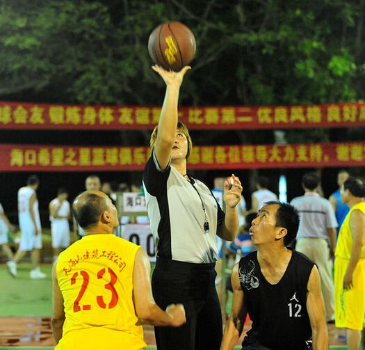 市中老年篮球赛：中老年篮球爱好者交流聚会