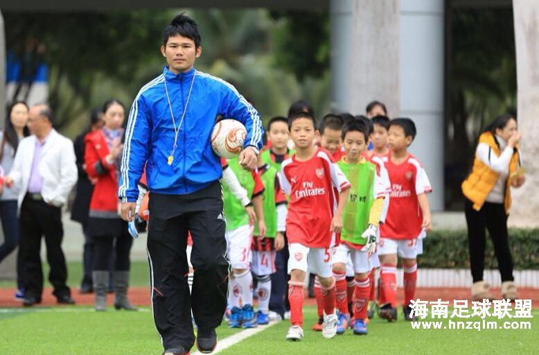 绿茵场是教室、战术板是黑板——致最敬爱的足球教练