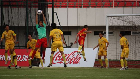 三亚青年文化节足球赛十六强赛打响