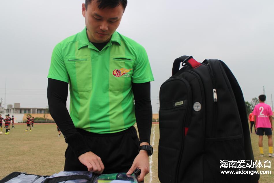 海南选调两名裁判参加2016年中国足协预备国家级裁判培训班
