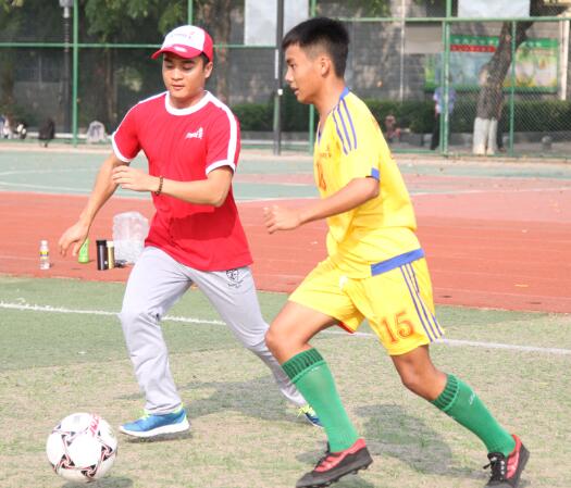 三亚天涯区凤凰中学举行首届五人制校园足球赛