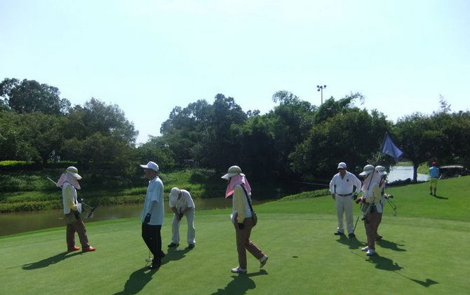 海口举办老年高尔夫球赛 40名退休人员参赛