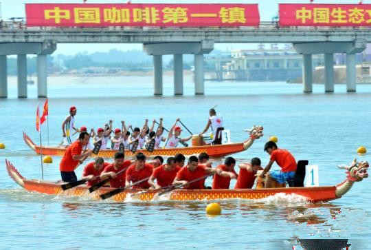 2016年中国龙舟公开赛（海南·澄迈站）在澄迈县金江镇南渡江鸣鼓开赛