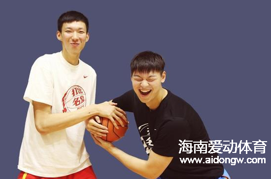 中国球员周琦、王哲林携手上位  中国兄弟双双步入NBA土豪阵容