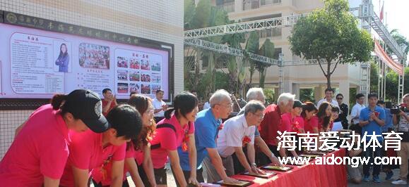 回母校！这一次韦海英在海南中学建起足球培训中心