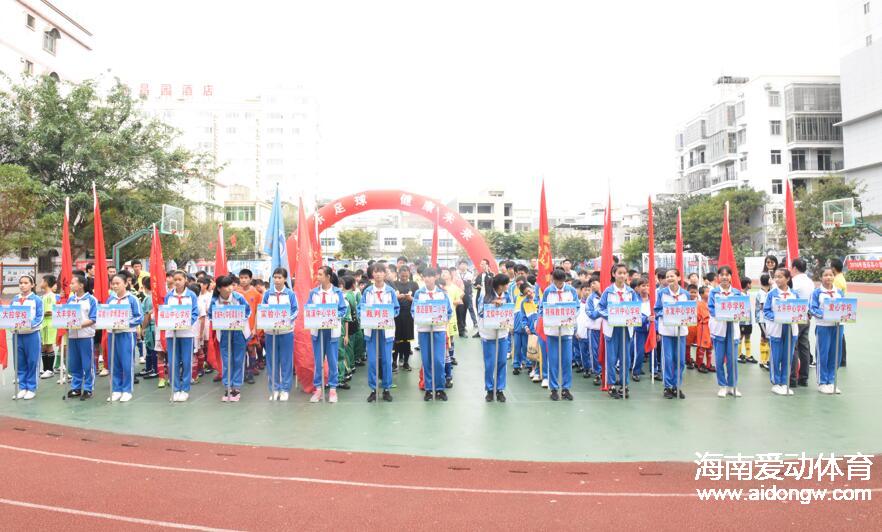 2016澄迈县小学生校园足球联赛开踢 16支球队参加
