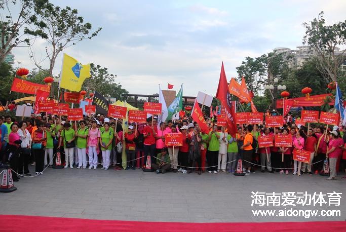 “中国体育彩票”2017全国新年登高健身大会（海南省主会场）三亚举行   2千多人不忘初心勇往直前