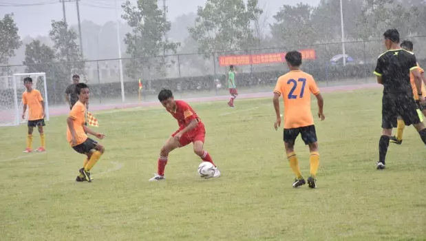 雨战绿茵不退缩！海南省中学生足球初中联赛前两轮战报