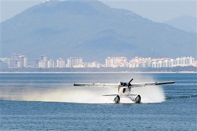 低空飞行旅游为游客带来全新感官体验 飞起来 换个角度游海南