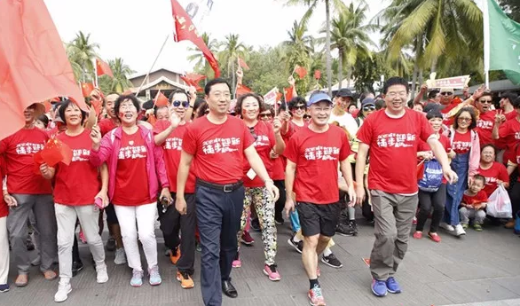 千人徒步健康走体验美丽三亚 携手迎接新的一年