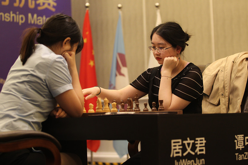 国象棋后战第八轮再和 　居文君率先取得赛点