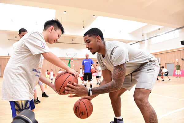 NBA丹佛掘金队现役球星加里·哈里斯领衔教练团