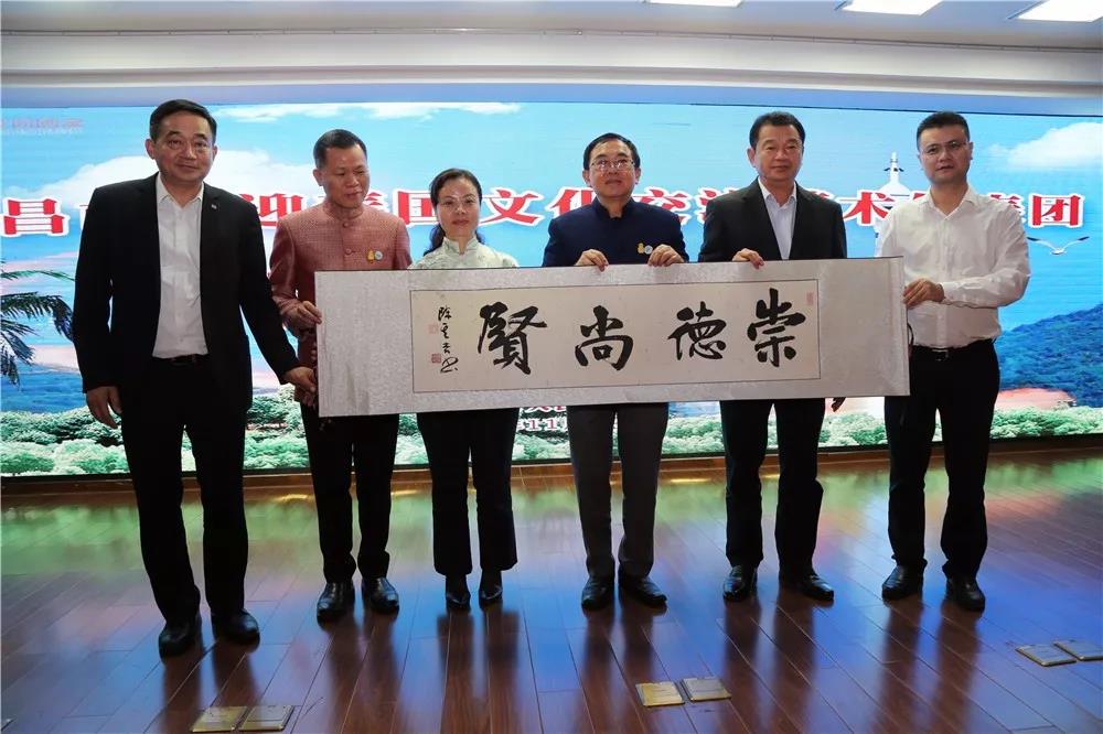 泰国文化部长威拉·洛普扎纳拉出席海南欢乐节开幕式　泰国艺术团随同来访