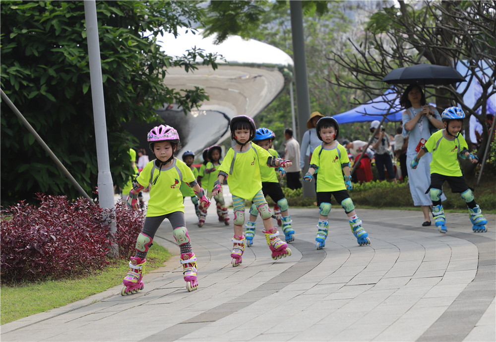 2019年海口市全民健身运动推广季轮滑活动在日月广场举行