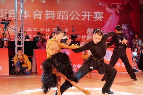 2019中国海南泛北部湾体育舞蹈公开赛落幕 近500名顶尖体舞选手同场竞技