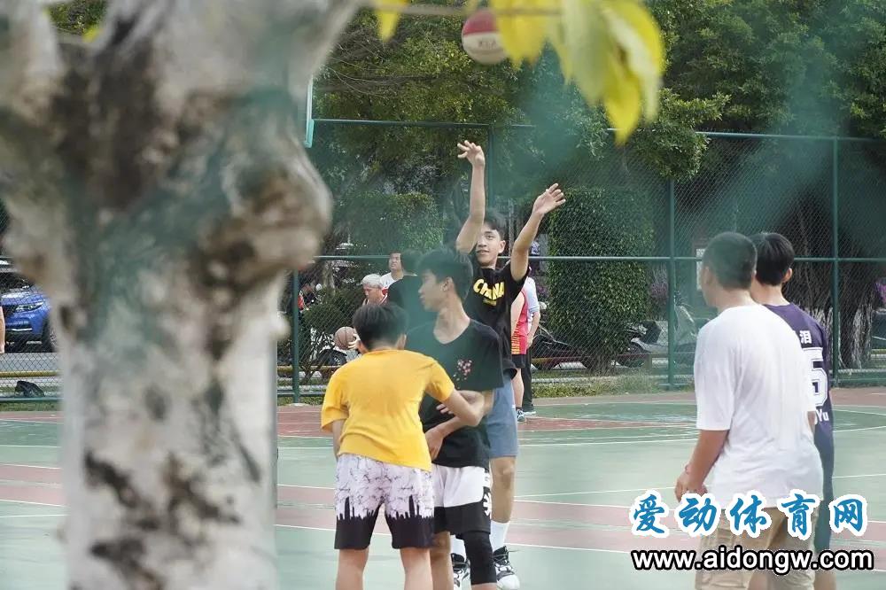 【视频】陵水海航体育场有序开放一周 “候鸟”市民点赞防控疫情工作到位