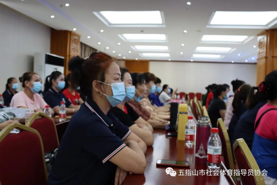 2020年海南省社会体育指导员环岛公益健康行活动（五指山站）收官