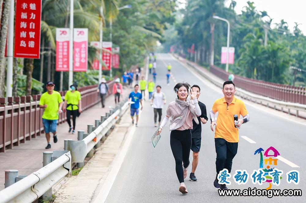 海南省重阳登高健身大会保亭举行