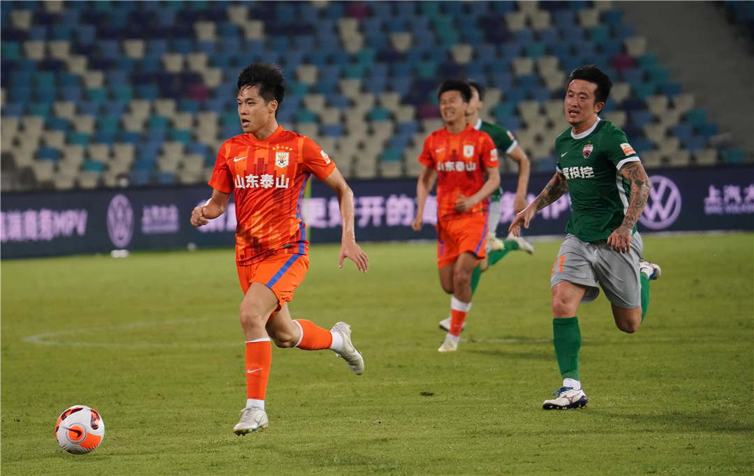 成都蓉城0:0河南嵩山龙门，10月初三场中超比赛海口进行→