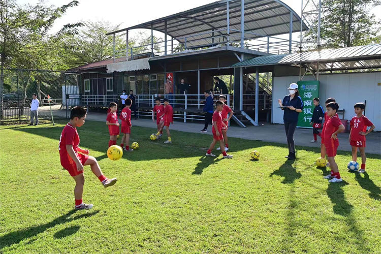 2022年海南省青少年足球冬令营举行技术测试