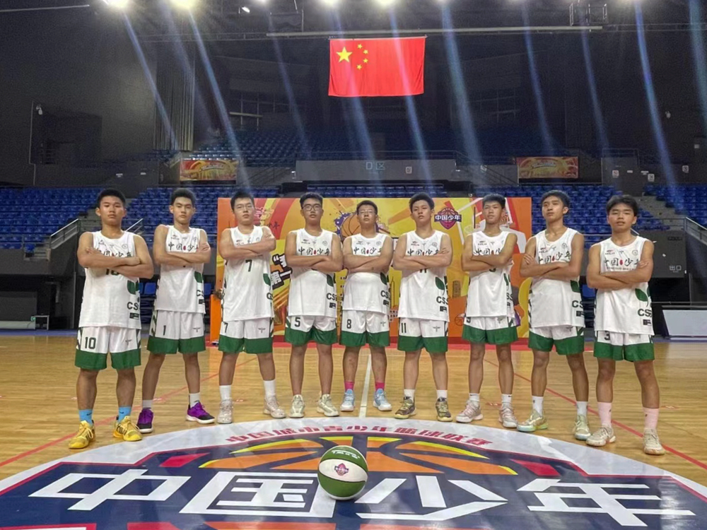 海南雏鹰队出征第一届中国城市青少年篮球联赛