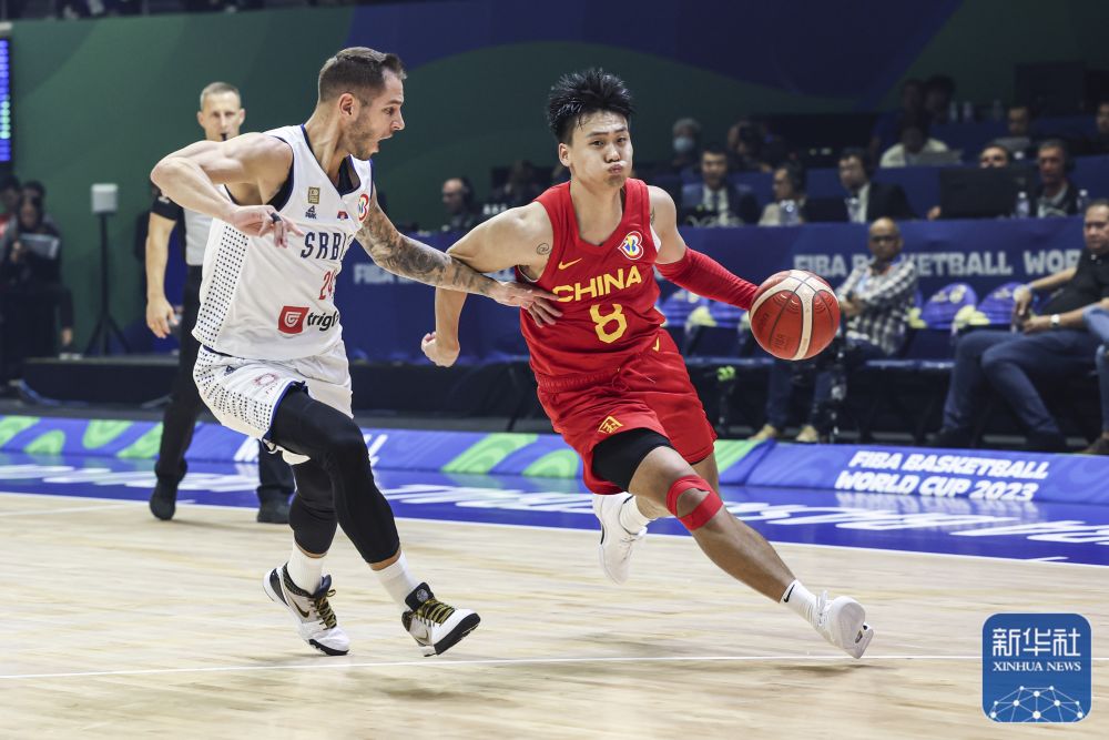 李凯尔9投0中，中国男篮42分惨败塞尔维亚