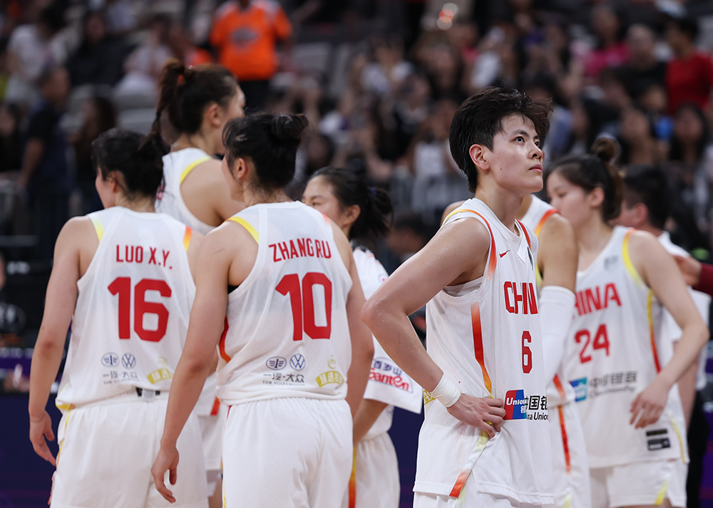 “双塔”输给了三分雨 教练球员直面女篮输球原因