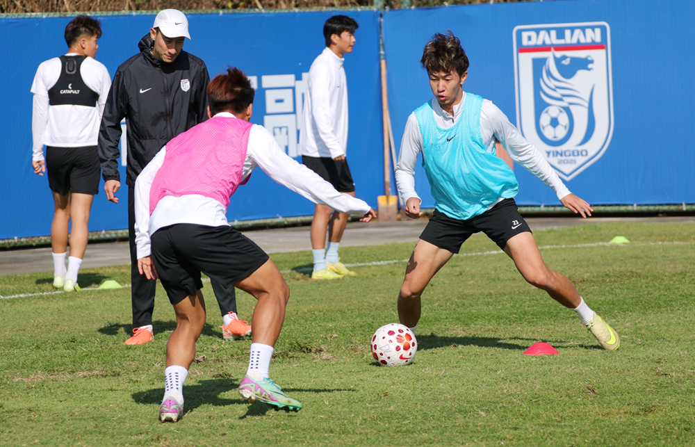 火热开练！韩国首尔、山东鲁能等多支职业足球队海口冬训