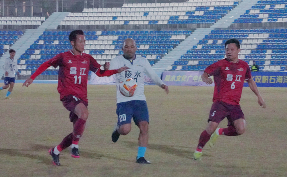 琼中儋州列南北区头名 周昌德领跑射手榜蔡明民亮相