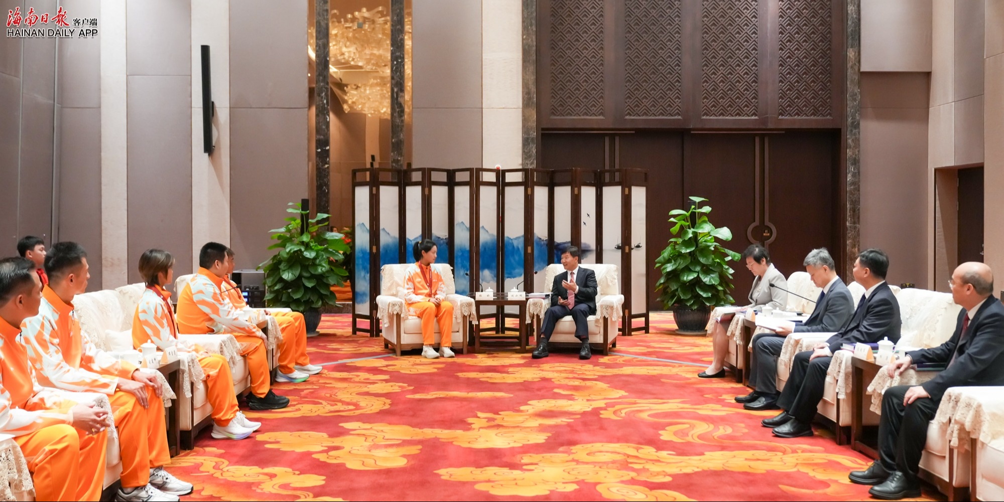 刘小明会见全运会、残特奥会运动员和教练员代表