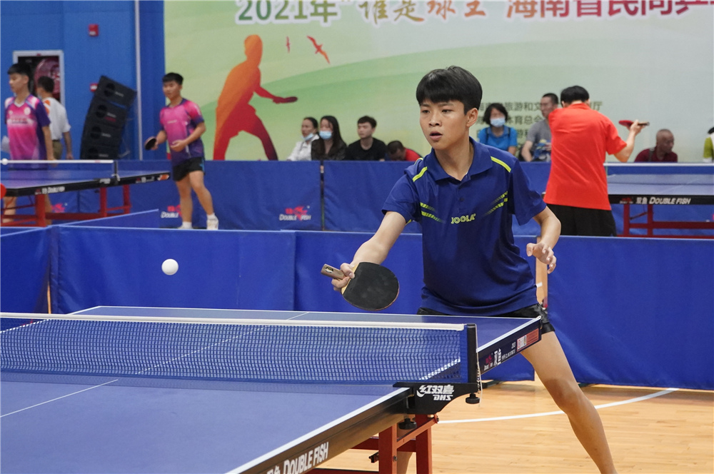 2021年“谁是球王”海南省民间乒乓球赛挥拍