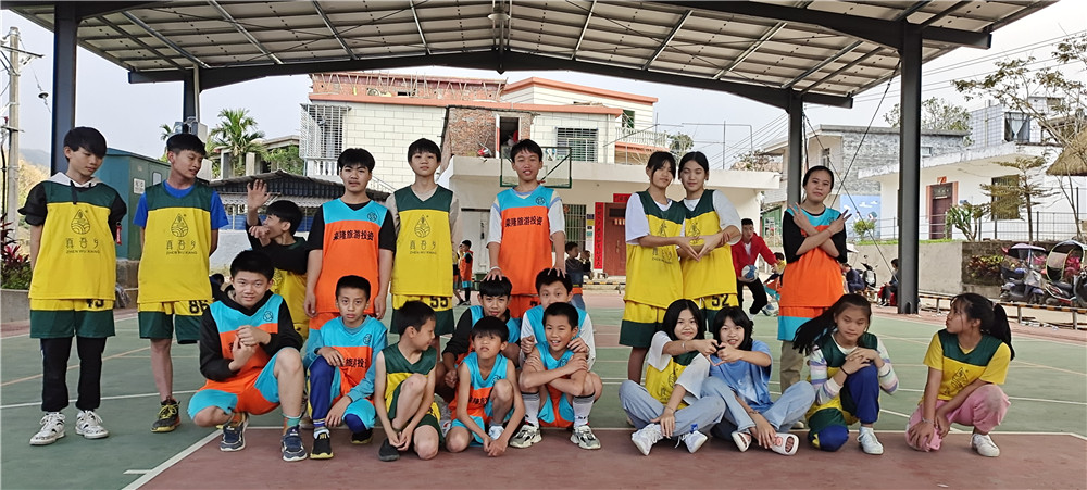 2022年五指山水满乡方龙村首届青少年篮球冬令营举行