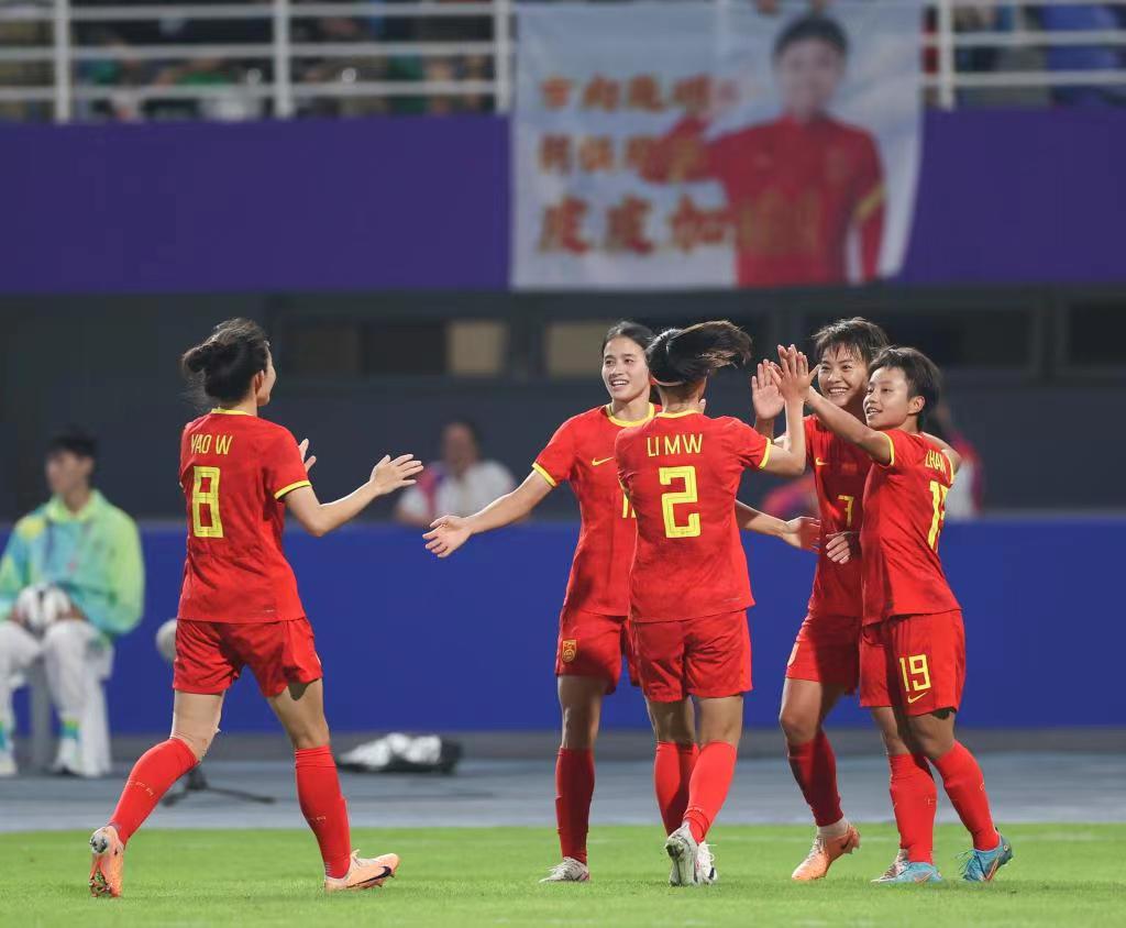 今日，中国女足、女篮分别争亚运会决赛门票