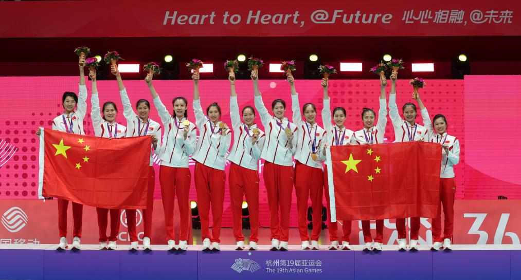 中国女排加冕亚运会九冠王，蔡斌：走出困境不易