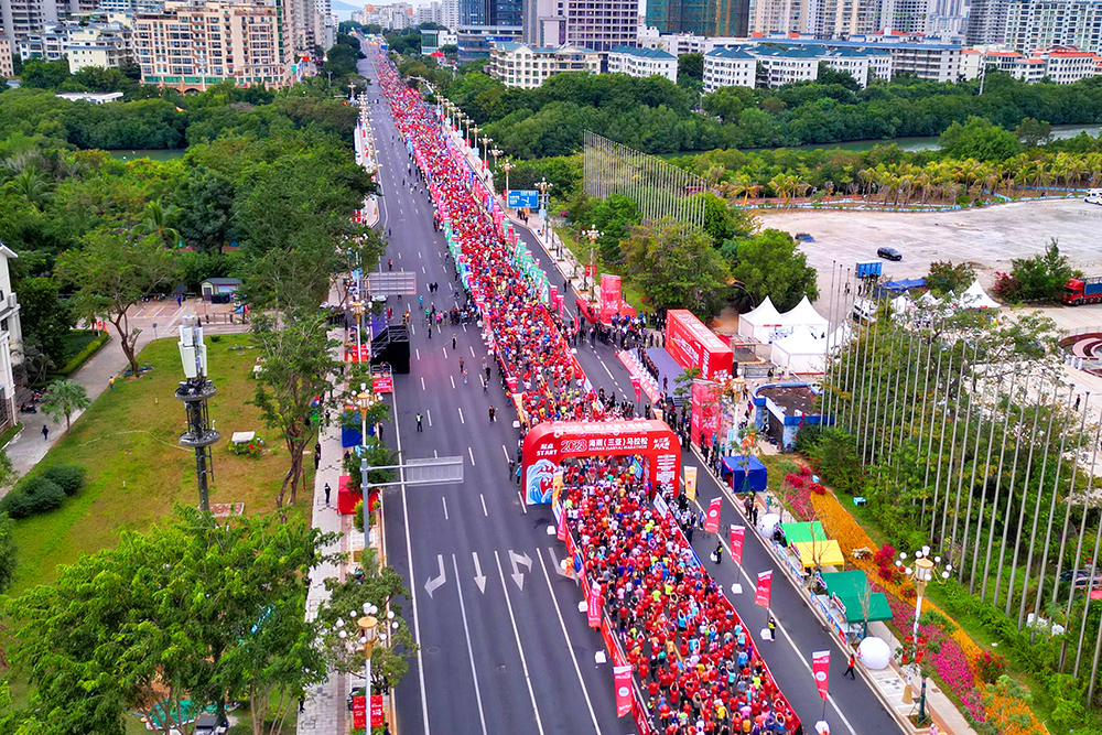 2万余名跑友与三亚共奔跑！2023海南（三亚）马拉松举行