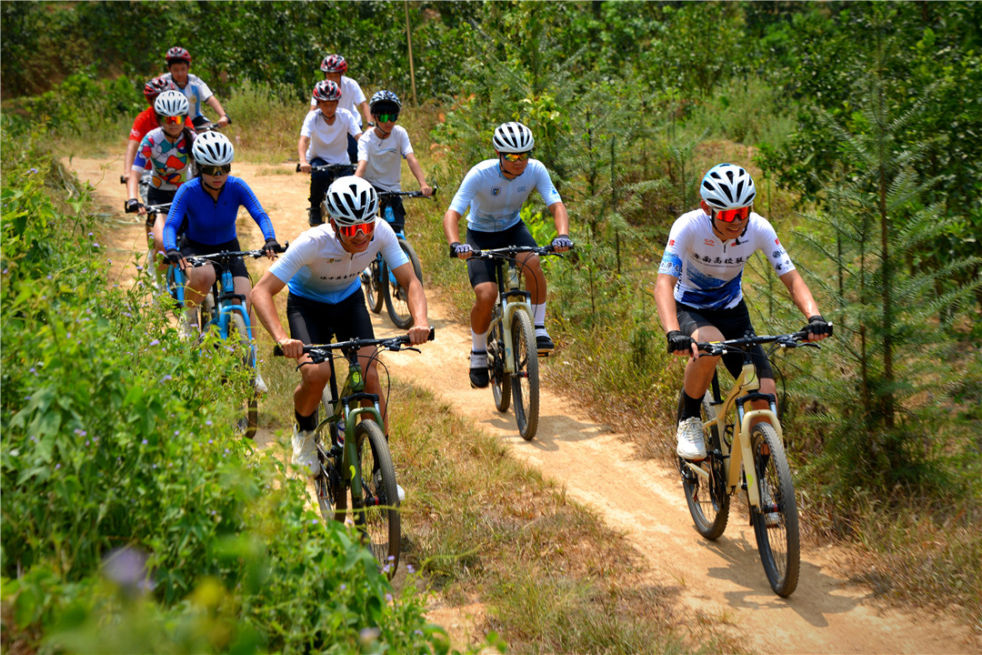 2024海南琼中热带雨林山地自行车挑战赛12日开赛
