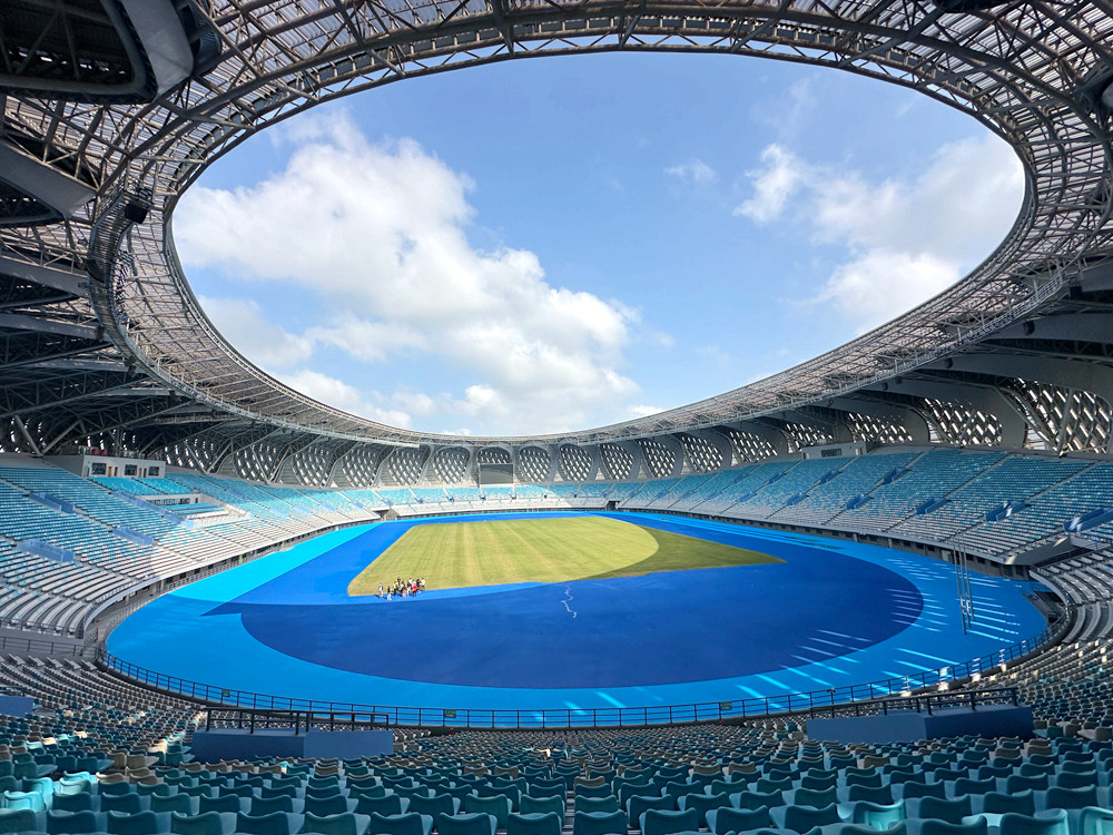 1月17日琼海队将战广东青年队 区楚良亲临现场与球迷互动