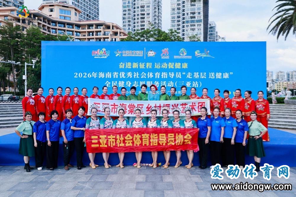 俄罗斯游客也来“尝鲜”！全民健身志愿服务燃动三亚海月广场