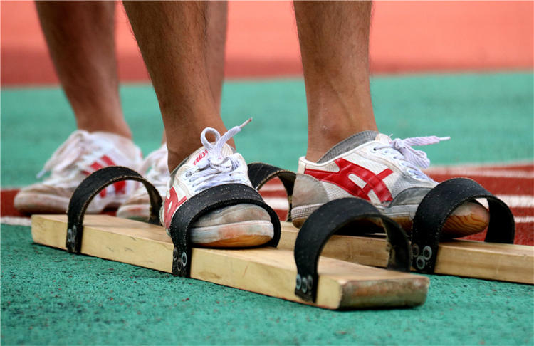 三人板鞋竞速技巧图片
